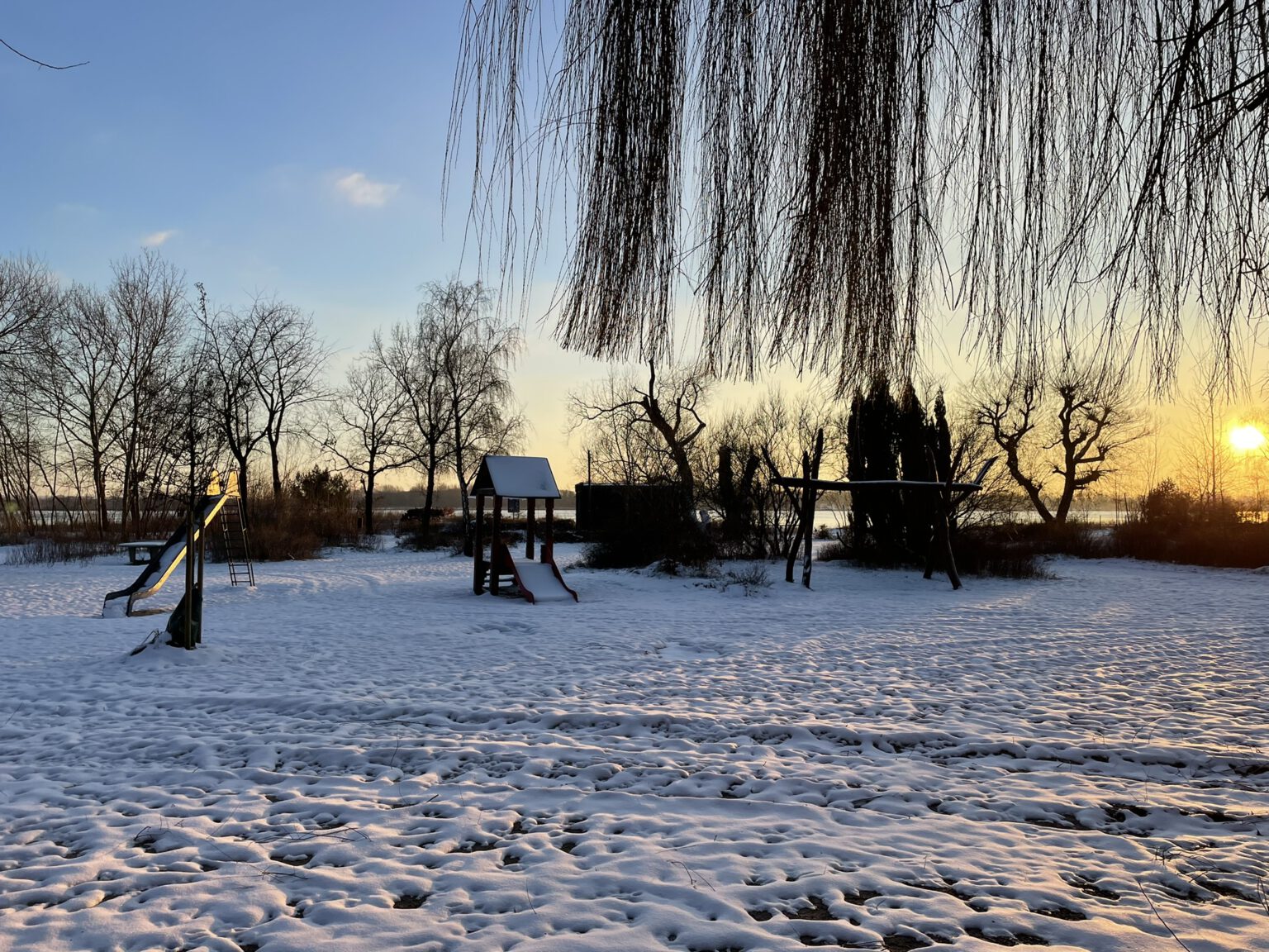 ElbeCamp | Naturnaher Campingplatz direkt am Elbestrand in Hamburg