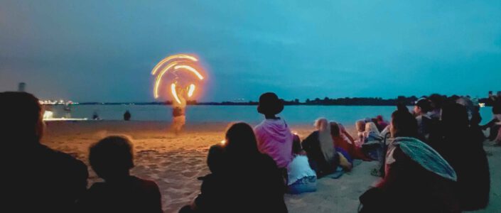 Feuershow am Elbstrand