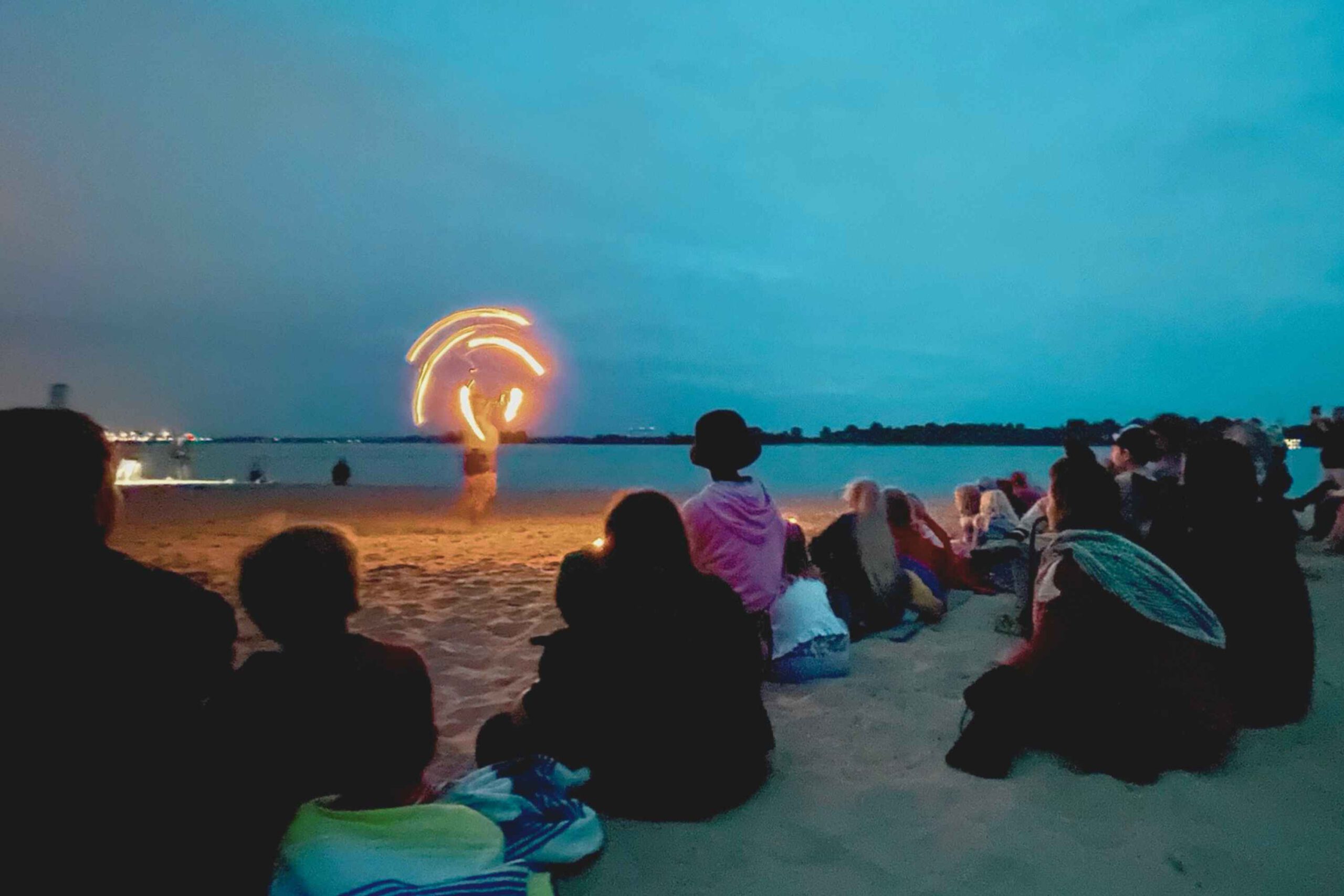 Feuershow am Elbstrand